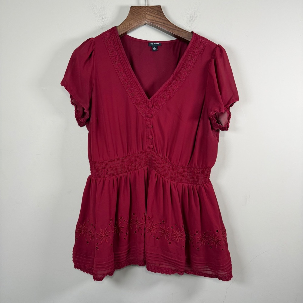 Torrid Burgundy Peplum V-Neck Smocked Waist Crochet Lace Blouse Size 0 - Picture 1 of 12